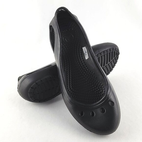 CROCS Women’s Black Slip On Flat Shoes Perforated Lightweight Size 6 - Picture 1 of 14